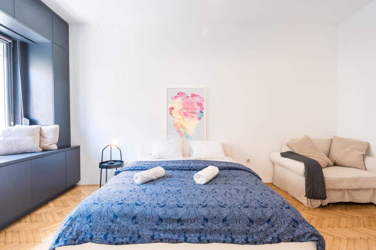 Bright Studio With Parliament View, Free Parking Budapest Bagian luar foto