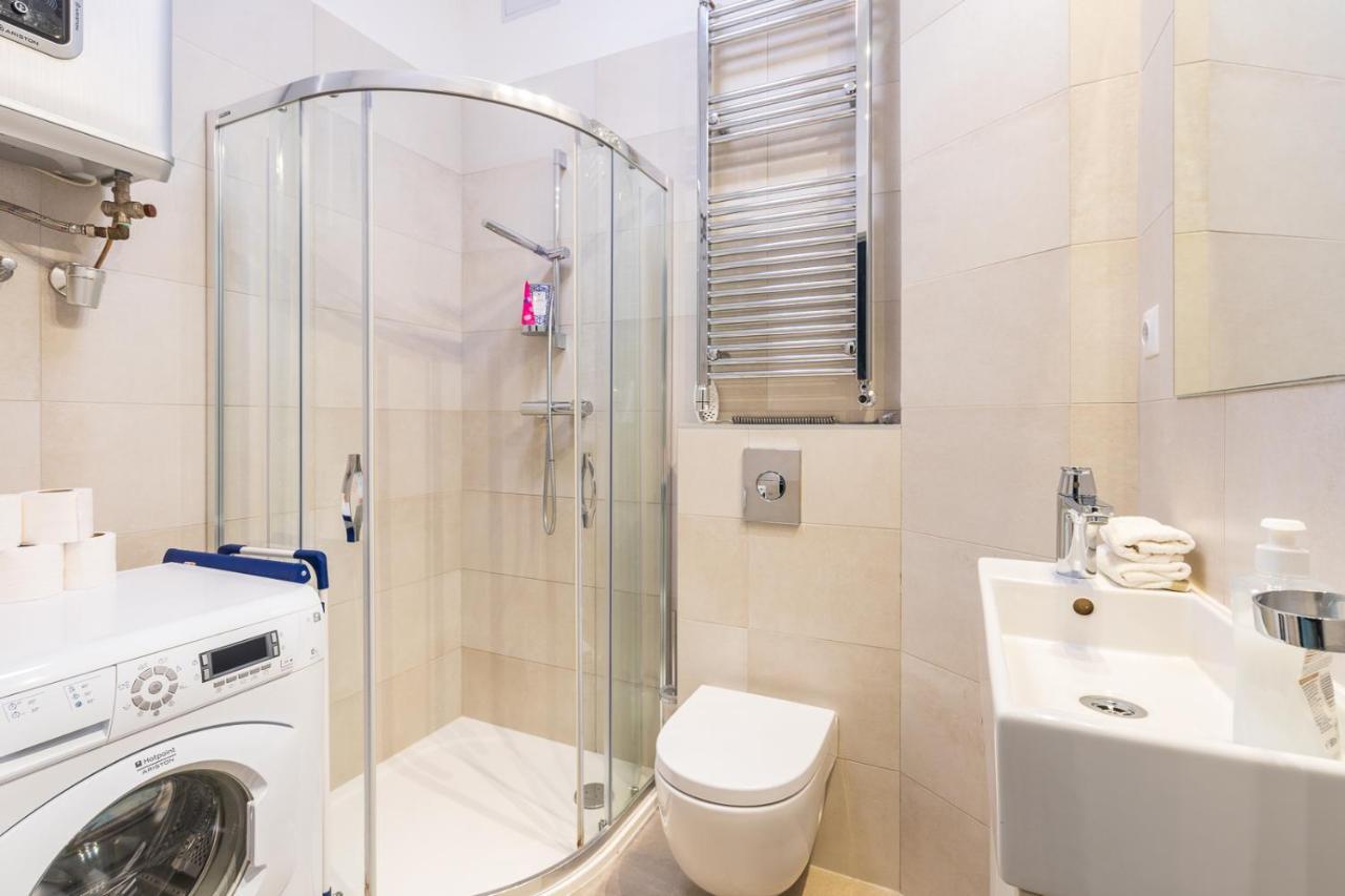 Bright Studio With Parliament View, Free Parking Budapest Bagian luar foto