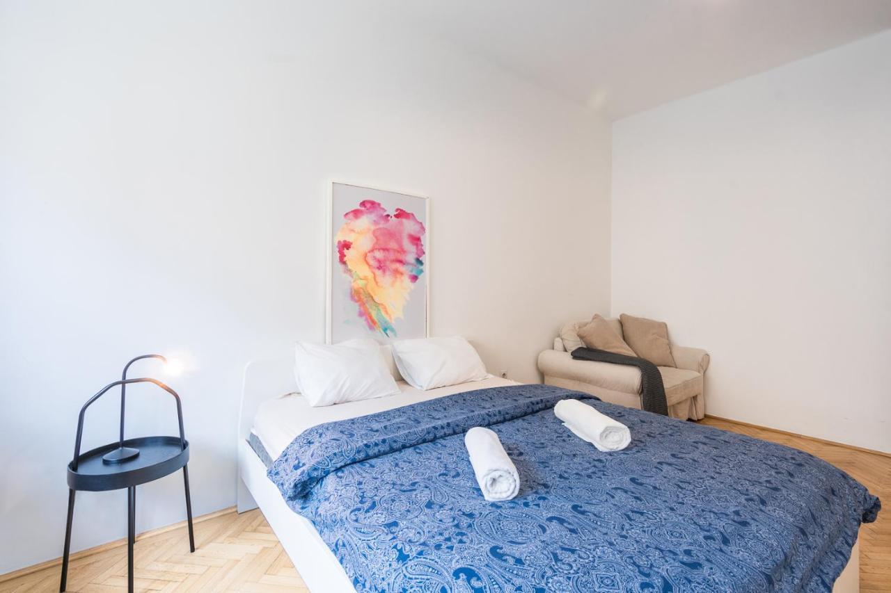 Bright Studio With Parliament View, Free Parking Budapest Bagian luar foto