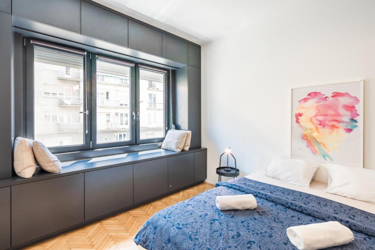 Bright Studio With Parliament View, Free Parking Budapest Bagian luar foto