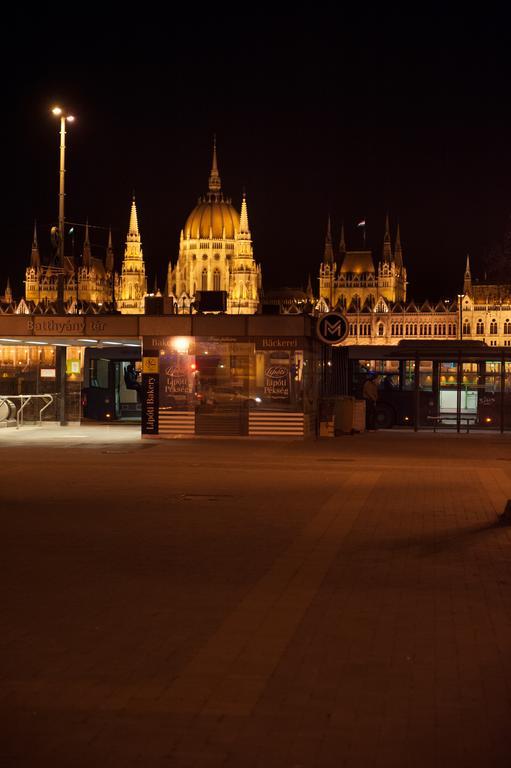 Bright Studio With Parliament View, Free Parking Budapest Ruang foto